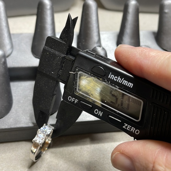 Sterling Silver over 3 carat TW 3 Stone Quartz Princess Cut Chunky Wide Band - Picture 10 of 12